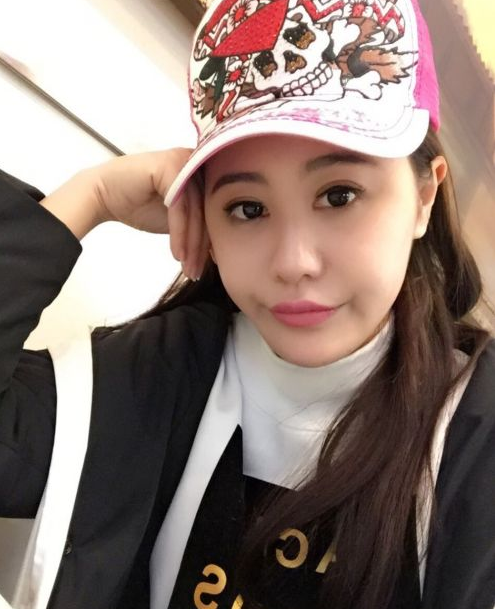 【热点帖】王思聪新欢成都主持人陈漾懿大眼锥子脸 私